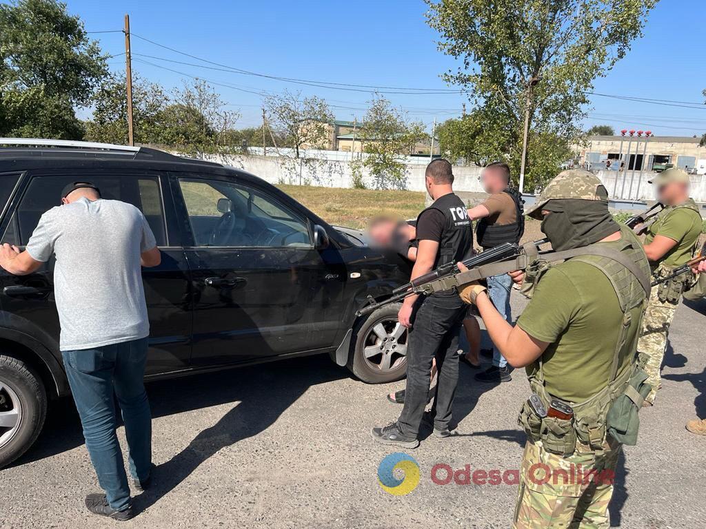 Двоє судимих мешканців Одеської області організували канал переправлення ухилянтів через кордон