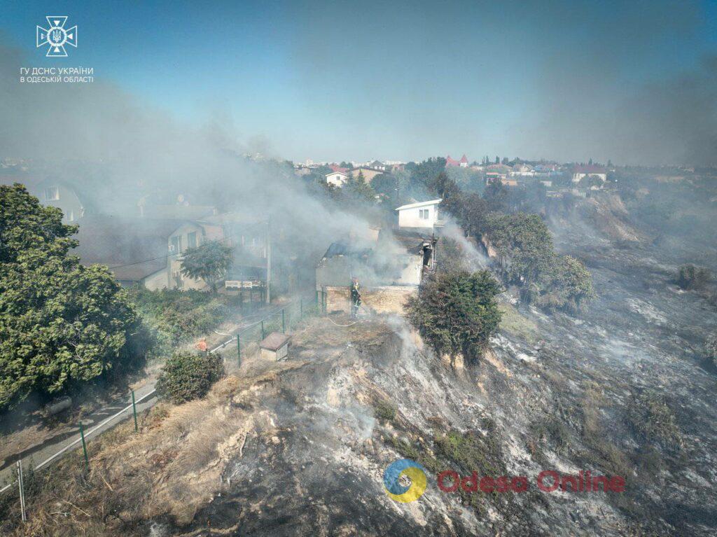 В Одесі сталася масштабна пожежа в Київському районі