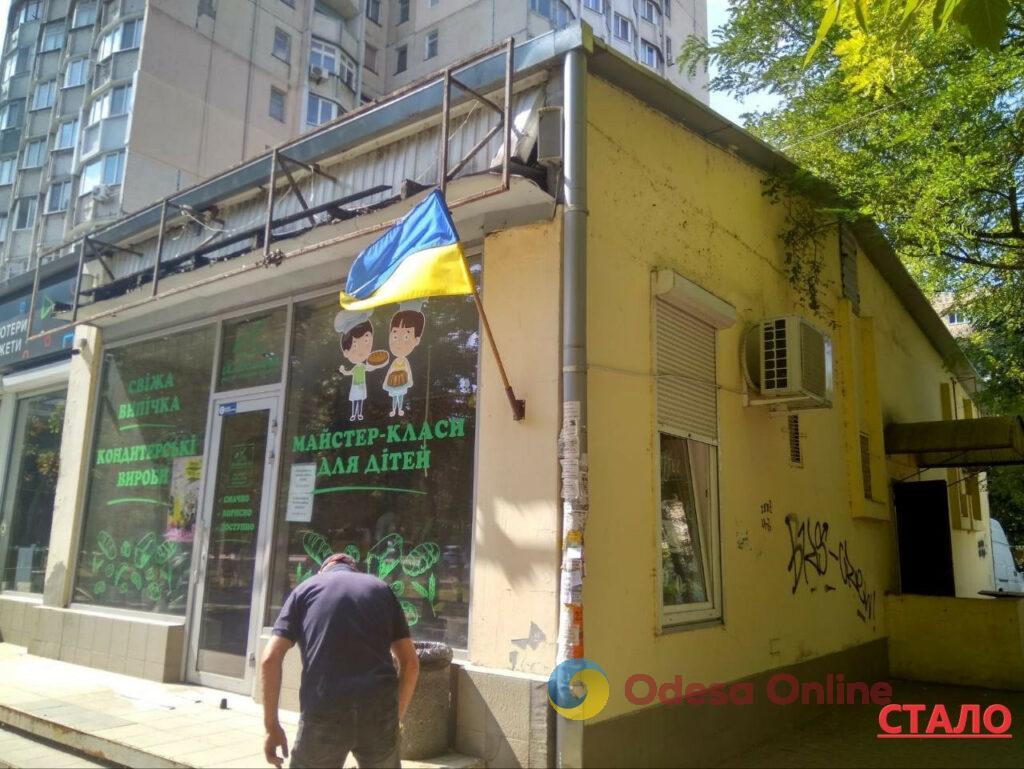 В Одессе демонтировали более 70 незаконных рекламных конструкций (фото)