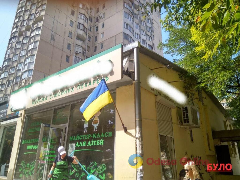 В Одессе демонтировали более 70 незаконных рекламных конструкций (фото)
