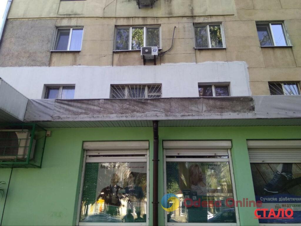 В Одесі демонтували більше 70 незаконно розміщених рекламних конструкцій (фото)