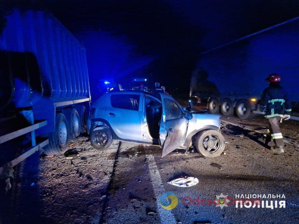 На дороге Одесса – Рени погиб человек: кроссовер на полной скорости врезался в грузовик
