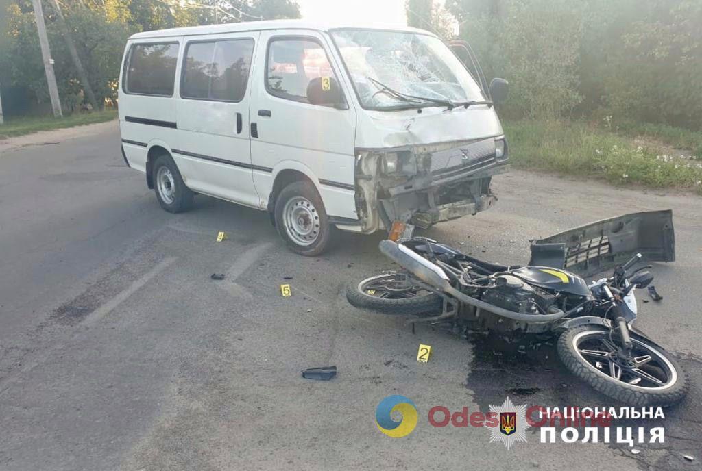На Одещині п’яний водій мікроавтобуса збив мотоцикліста (фото)