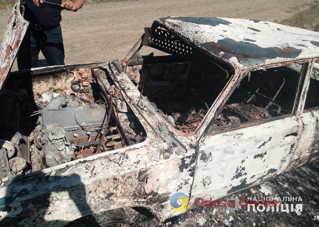 В Одесской области 15-летний подросток ограбил односельчанина и сжег его автомобиль