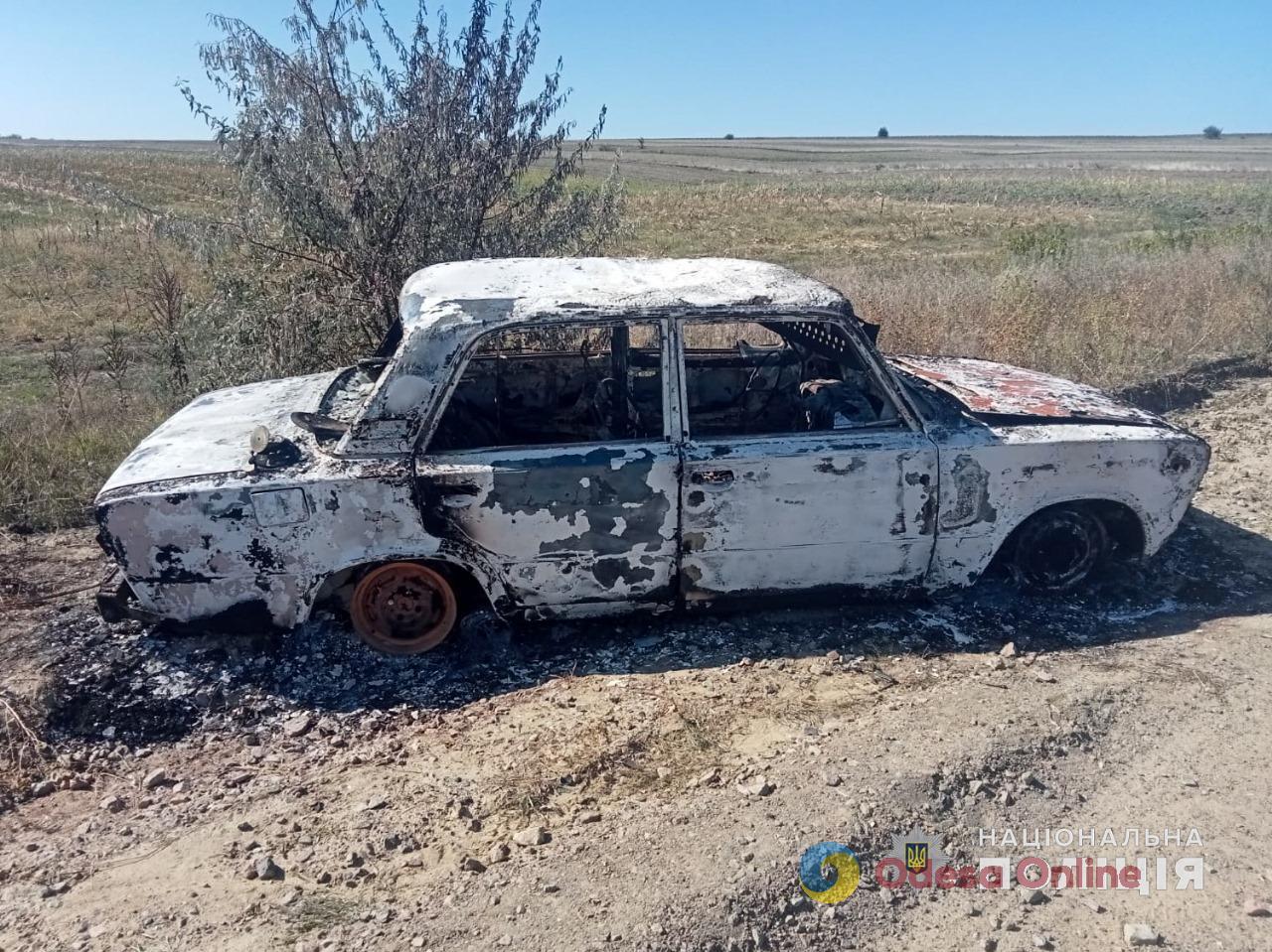 На Одещині 15-річний підліток пограбував односельця та спалив його автівку