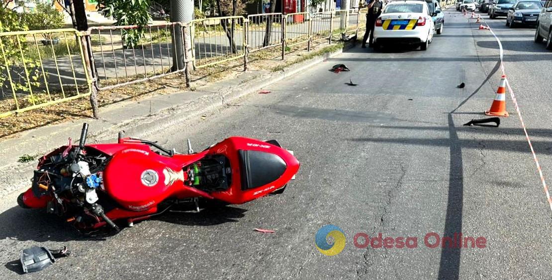 Одеса: на Миколаївській дорозі мотоцикліст збив пішохода