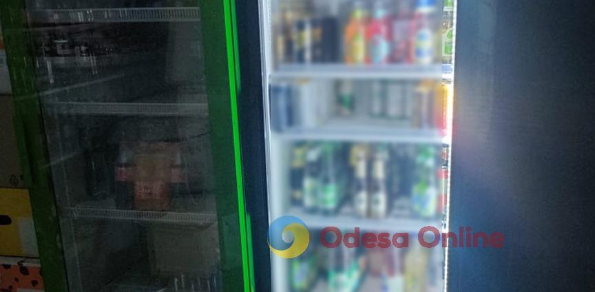 Одесситка незаконно торговала алкоголем: лишилась товара и отправится в суд