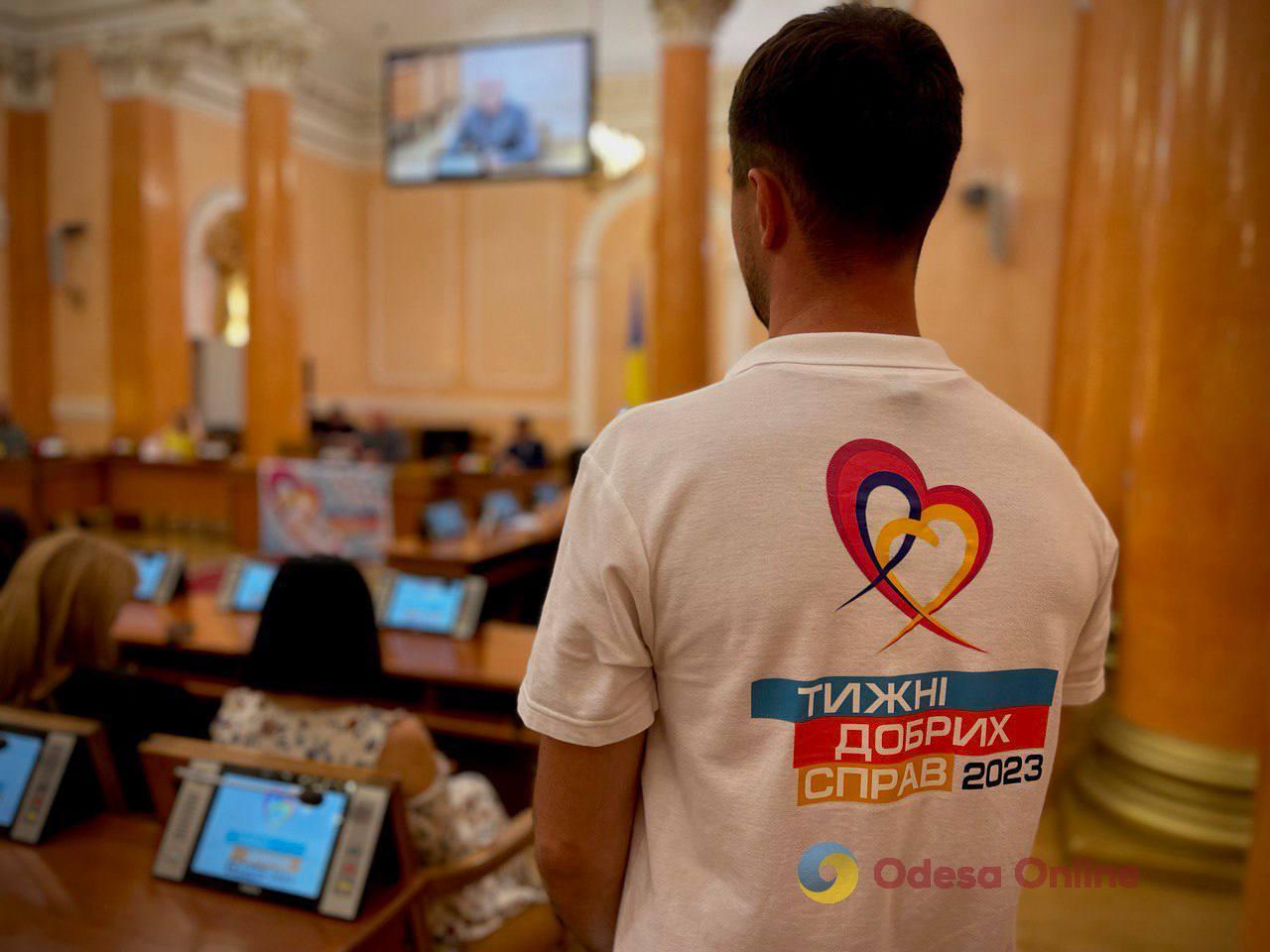 Одесса: в рамках марафона «Недели добрых дел» в Николаев и Херсон передали 80 тонн воды и 100 тонн гумпомощи