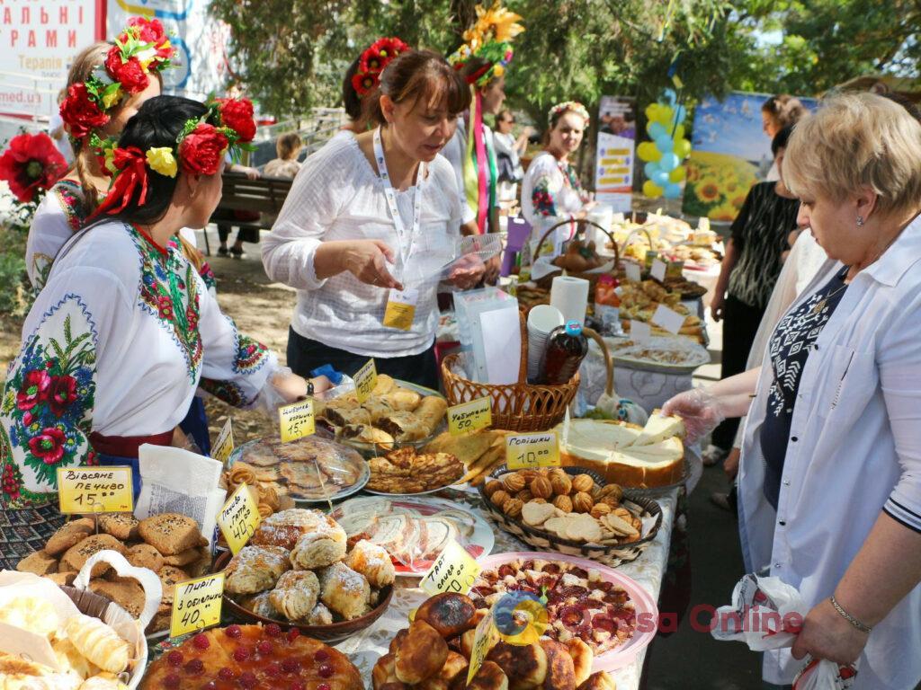 В Одесі пройшов благодійний ярмарок на підтримку ЗСУ (фото)