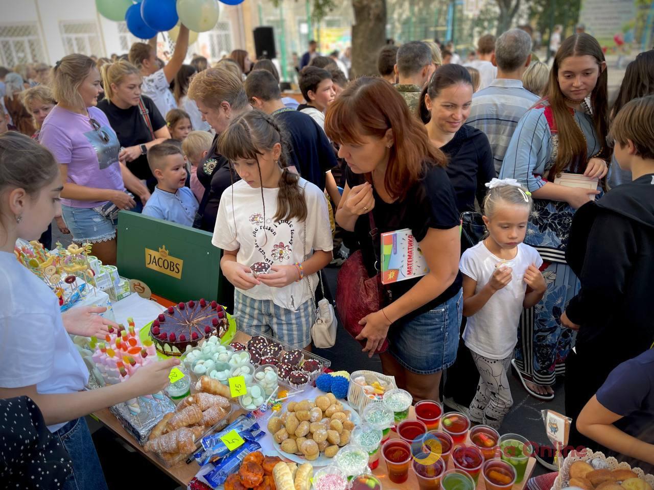 Допомога ЗСУ: в навчальних закладах Одеси пройшли благодійні ярмарки