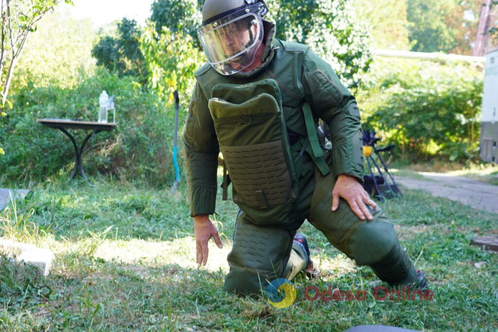 Одеські сапери провели майстер-клас по поводженню з вибухонебезпечними предметами (фото)