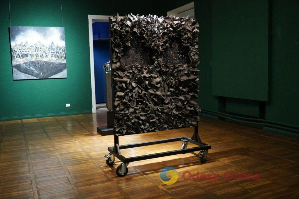 «Исследование зла»: в Одесском художественном музее открылась выставка скульптора Михаила Ревы (фото)