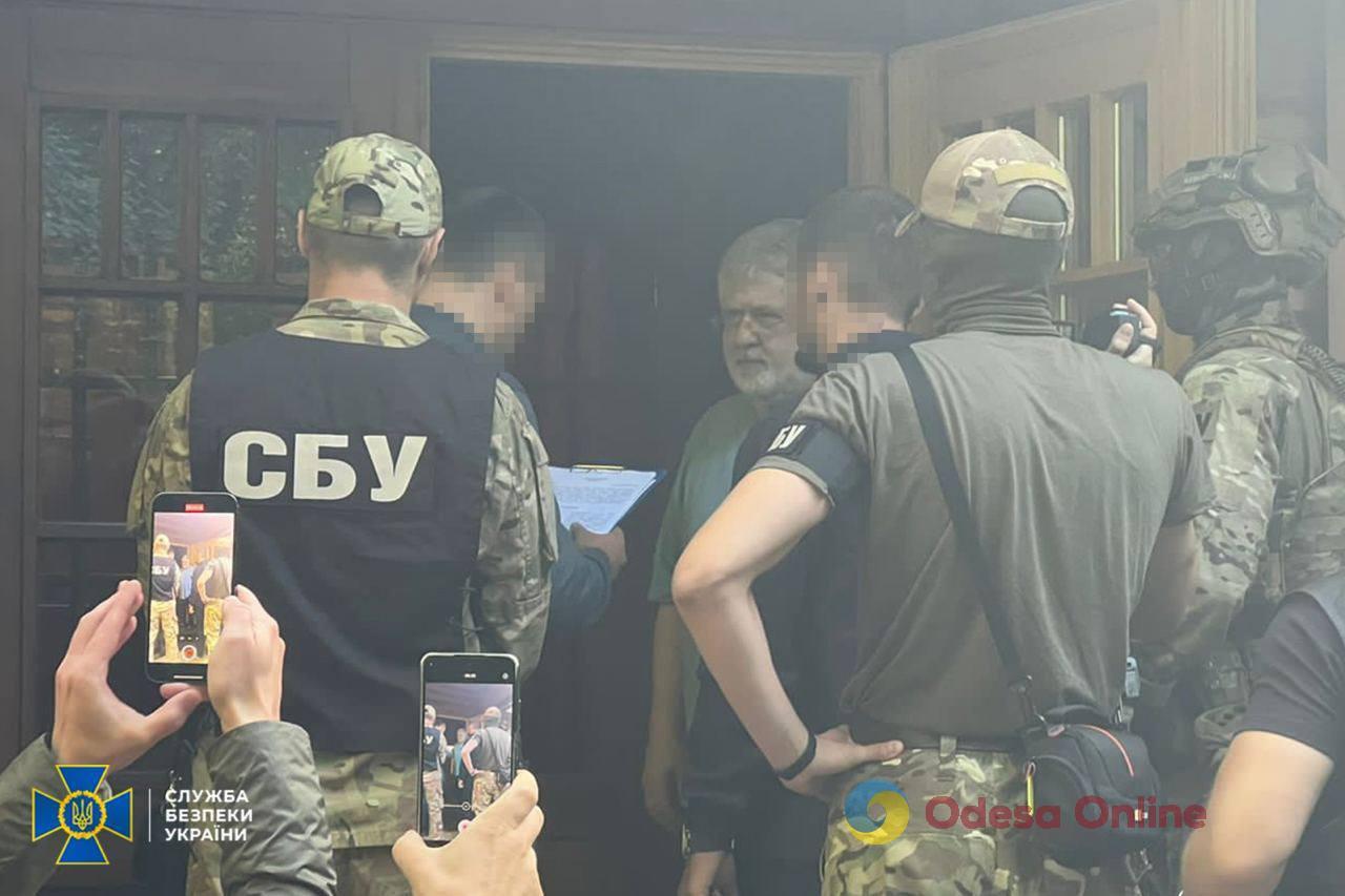 СБУ: Коломойському повідомили про підозру у шахрайстві та відмиванні майна