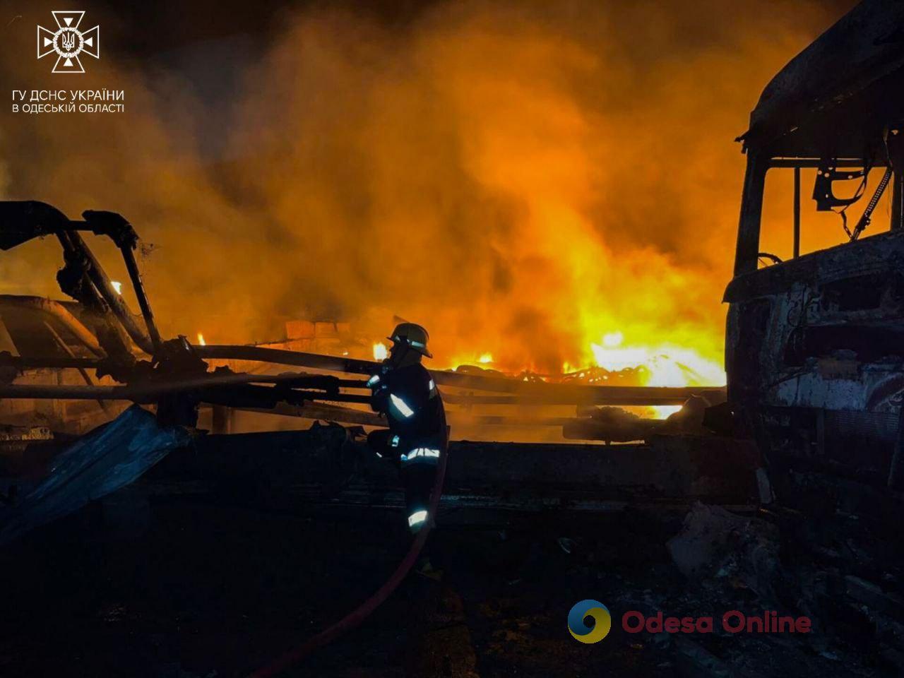 Ночная атака на Одесскую область: в ГСЧС показали фото ликвидации последствий