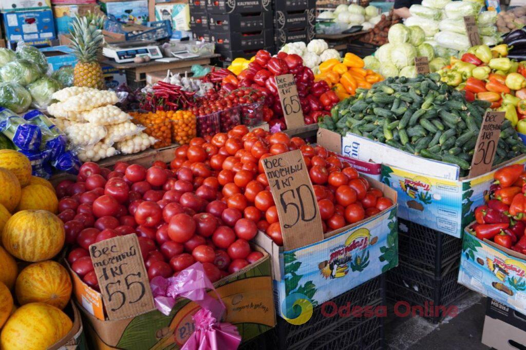 Сало, «сині» та виноград: суботні ціни на одеському Привозі