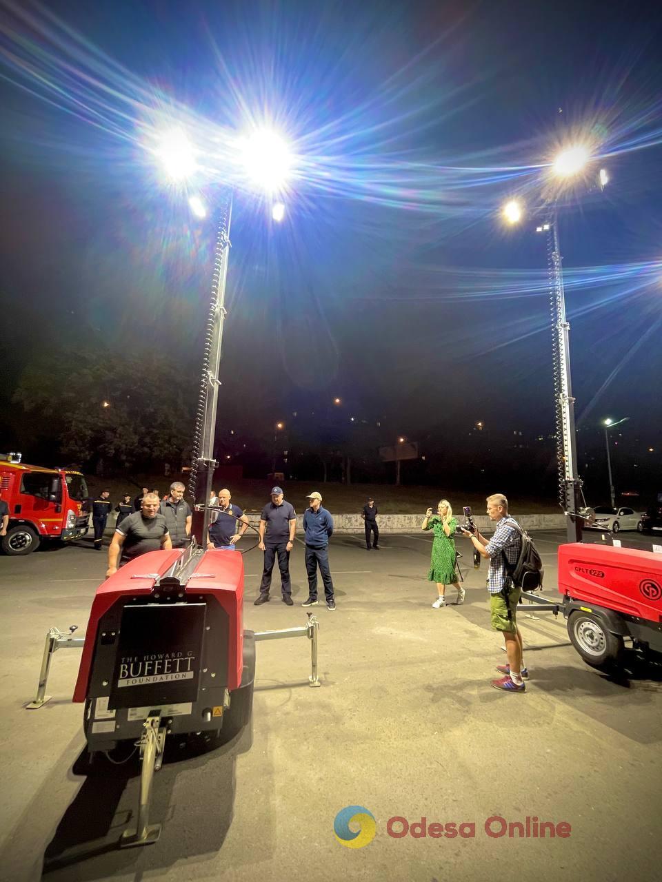 Одеські рятувальники отримали чотири потужні автономні системи освітлення
