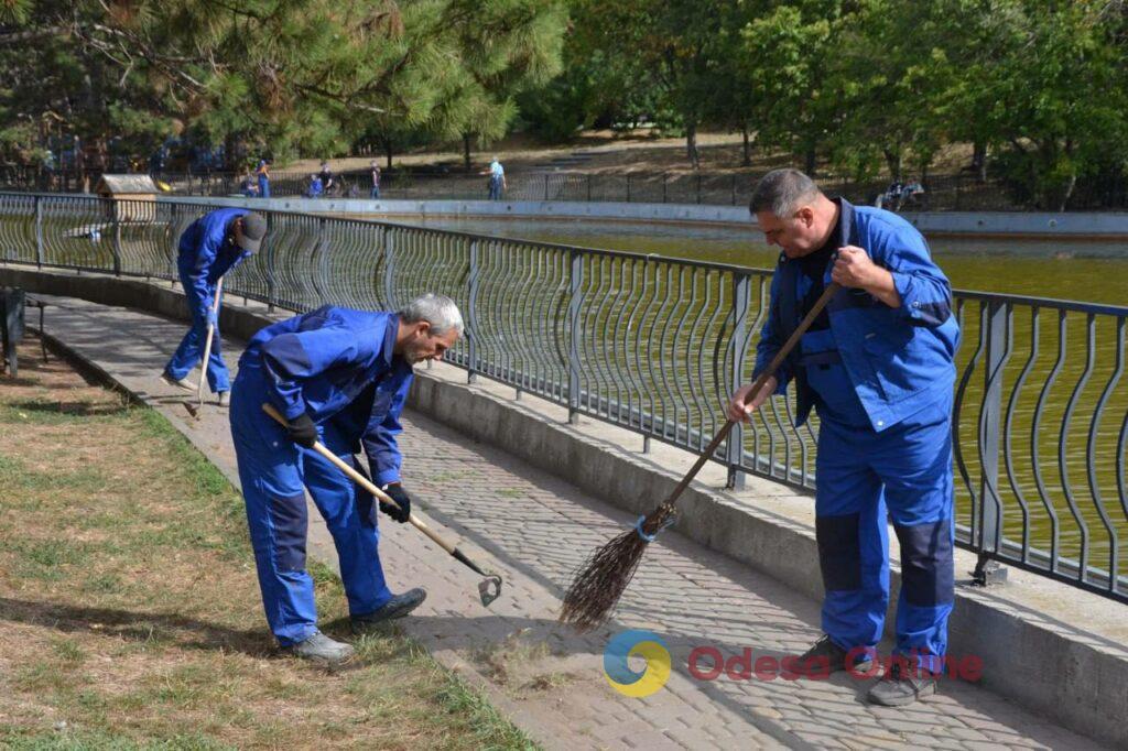 В Одессе прошли субботники по случаю Дня Всемирной уборки (фото)