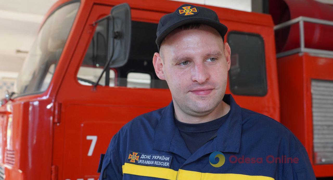 «Хочу, щоб війна в Україні закінчилася — тоді я влаштую велику вечірку»: німець-доброволець допомогає одеським рятувальникам