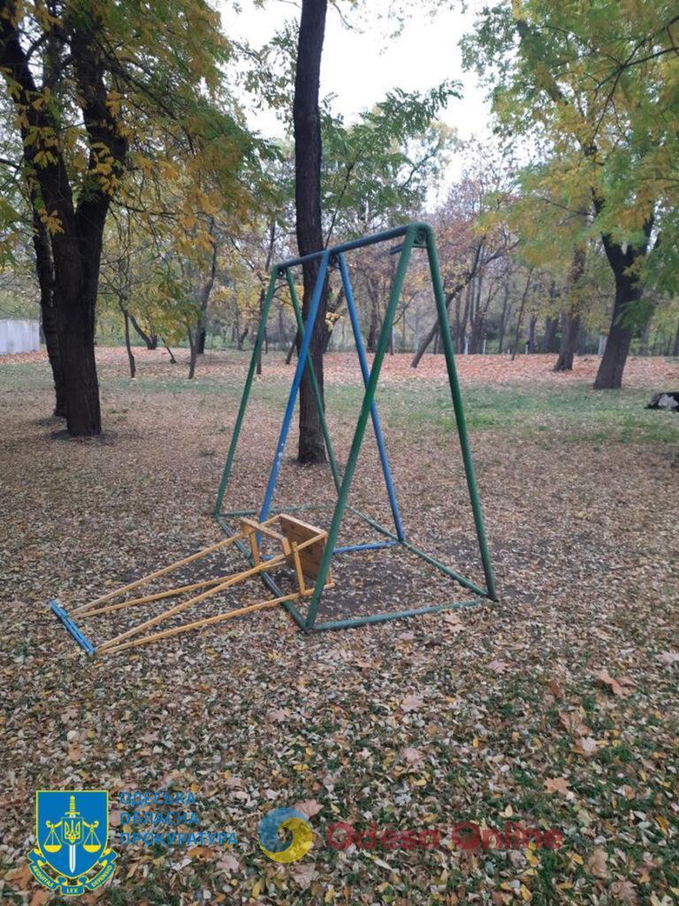 Прокуратура через суд заставляет одесскую мэрию привести в порядок детские площадки в Приморском районе