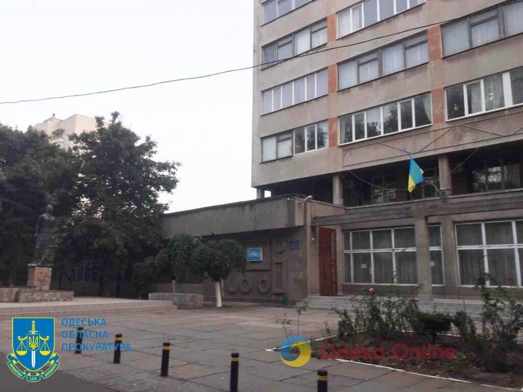 В Одесі педагогічному університету повернули прилеглу територію, що незаконно використовувалась під платну парковку