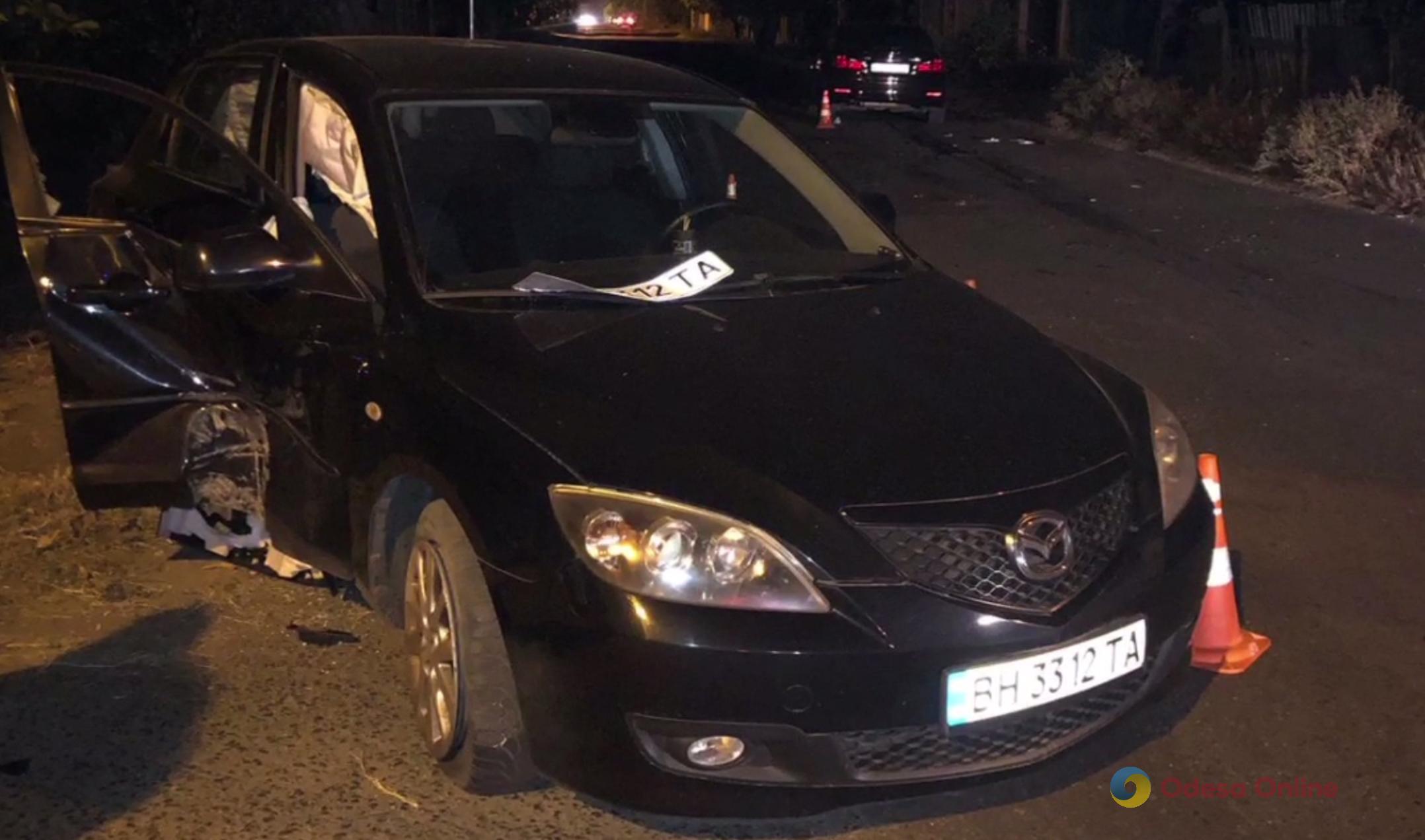В Одессе столкнулись Mazda и BMW, пострадала женщина