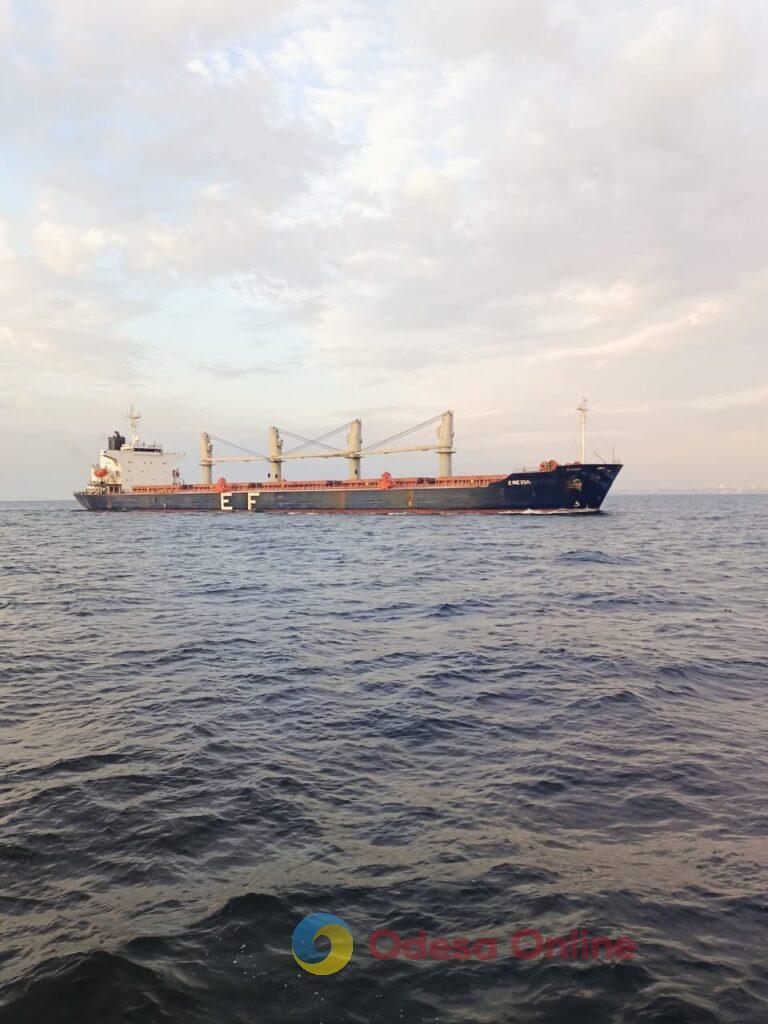 З двох портів Одеської області вийшли ще три судна з агропродукцією і залізною рудою