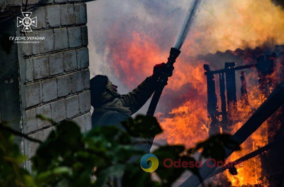 В Херсоне оккупанты обстреляли дом: в огненной ловушке оказались мать и трое детей