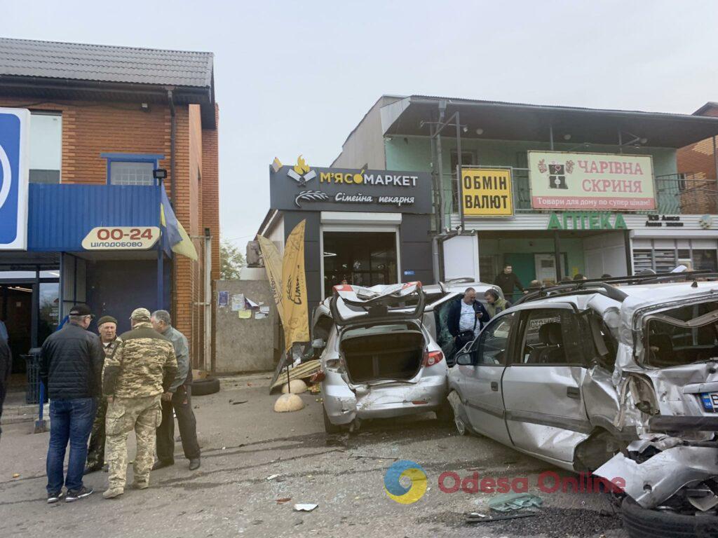 Масштабна ДТП у Великому Дальнику: близько 10 розбитих авто, є постраждалі