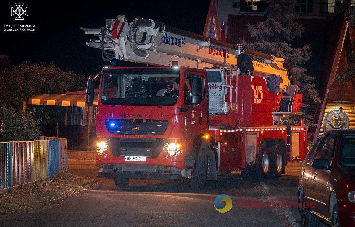 В Одесі сталася пожежа у багатоповерхівці (оновлено)