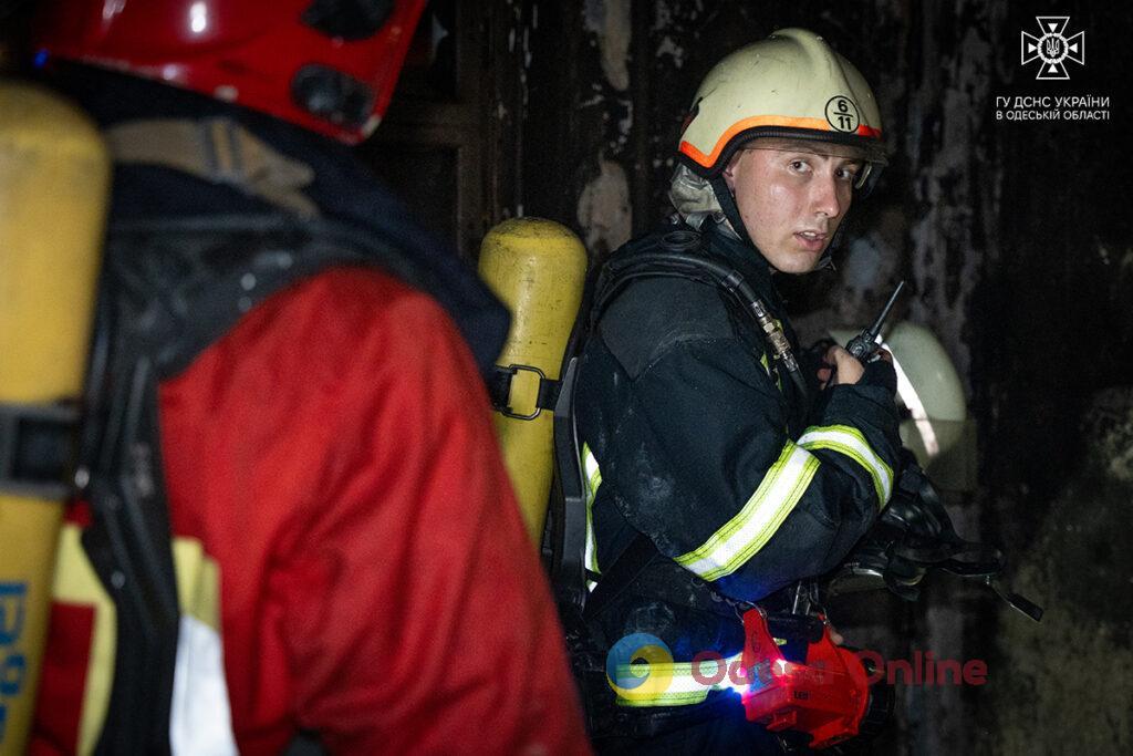 В Одессе произошел пожар в квартире многоэтажки (обновлено)