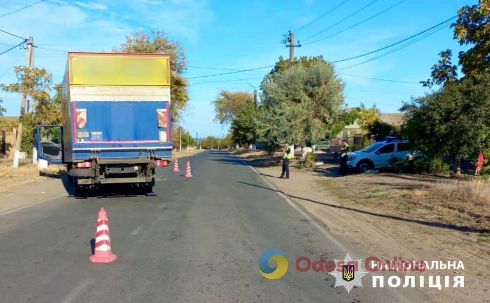 В Одеській області вантажний автомобіль збив 9-річного хлопчика, який перебігав дорогу у невстановленому місці