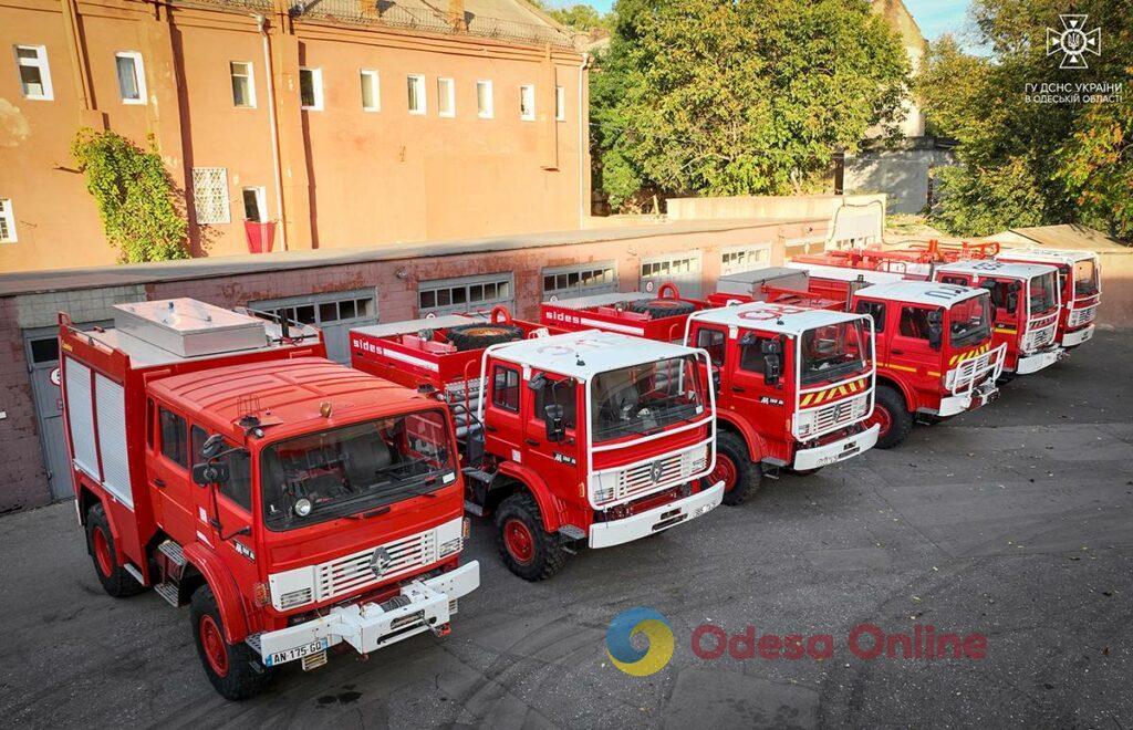 Благодійна допомога: рятувальники Одещини отримали шість автоцистерн підвищеної прохідності