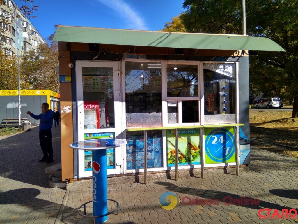 В Одесі демонтували більше 30 незаконно розміщених рекламних конструкцій (фото)
