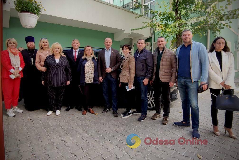 Одесская больница получила автомобиль от латвийских партнеров