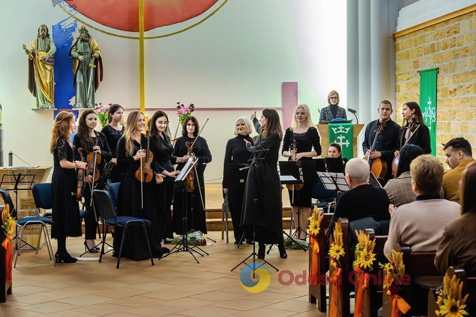 Допомога ЗСУ: в Одесі відбулися благодійні акції талановитих митців (фото)