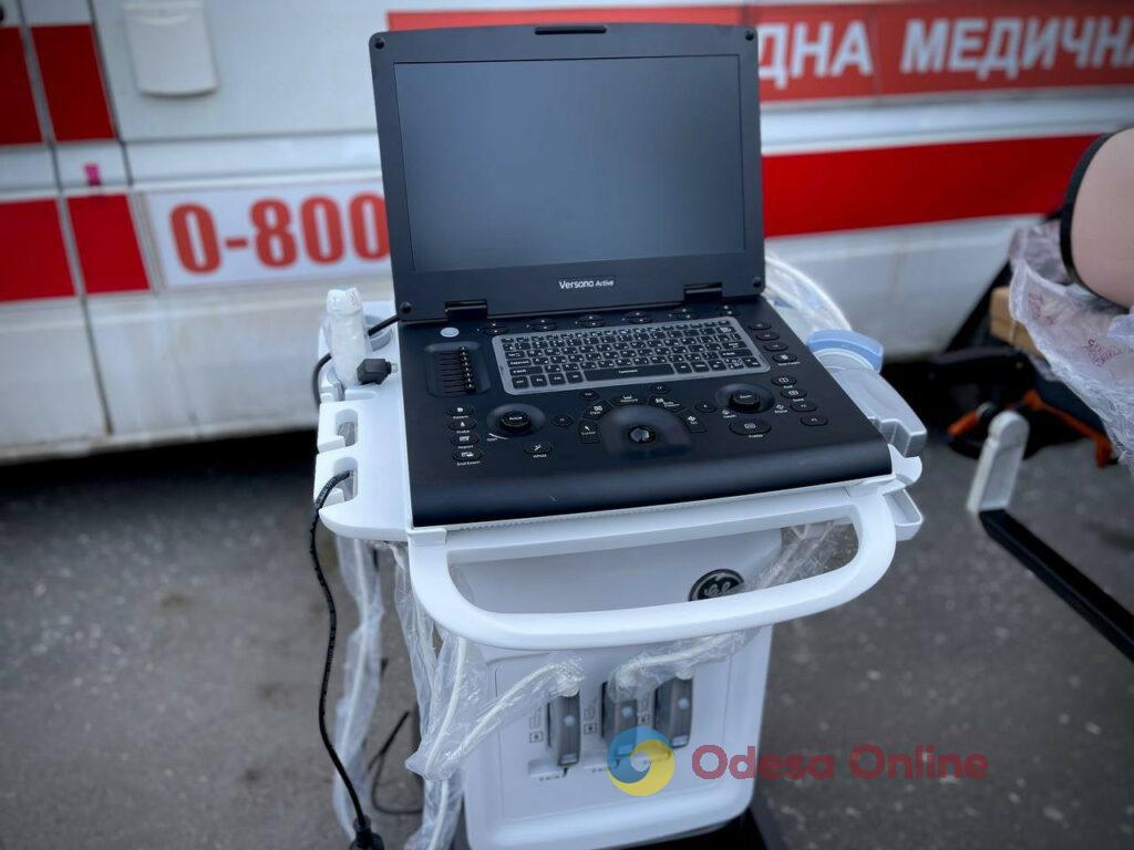 Медичні манекени та тренажери: Одеса передала бойовим бригадам ТРО навчальний інвентар