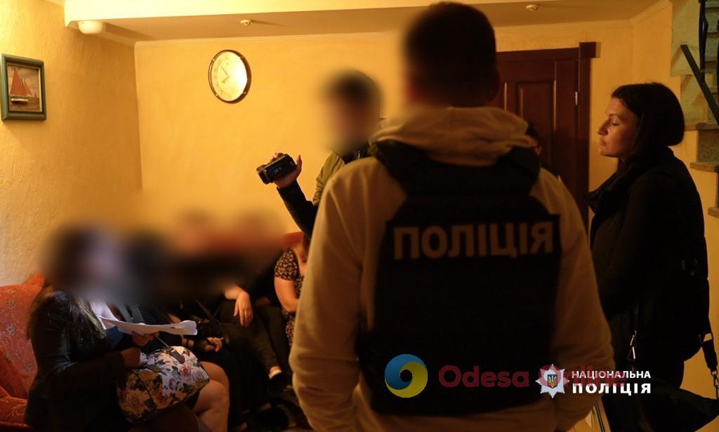В Одессе поймали пятерых сутенерок