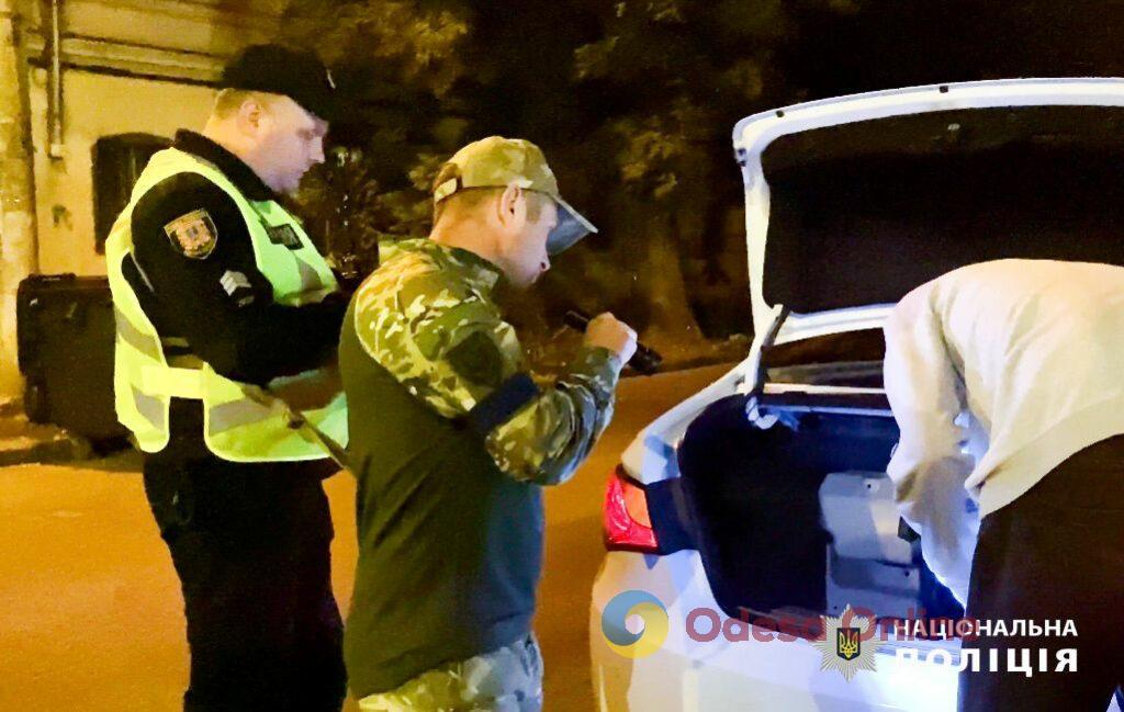 Правоохранители провели ночной рейд в Хаджибейском районе Одессы