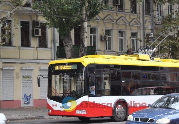 Одеса: у повному обсязі відновлена робота тролейбусного маршруту №10