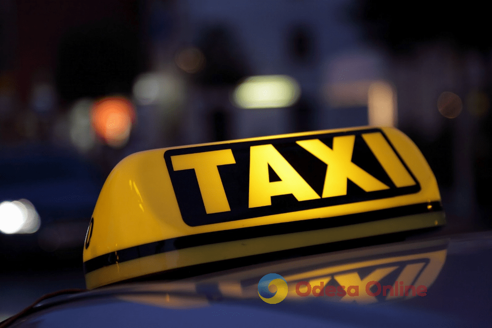 Таксисты должны установить кассовые аппараты и выдавать фискальные чеки, – Налоговая служба