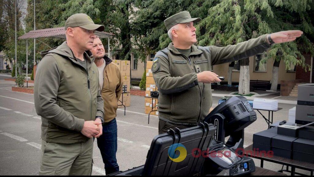 Мэр Одессы передал командованию Южного оперативно-территориального объединения Нацгвардии специальное оборудование (фото, видео)