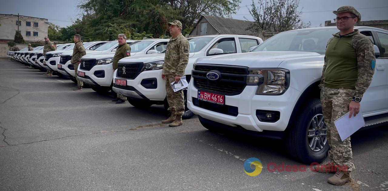 Городские власти Одессы передали подразделениям территориальной обороны еще 18 авто