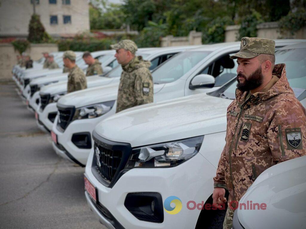 Міська влада Одеси передала підрозділам тероборони ще 18 авто