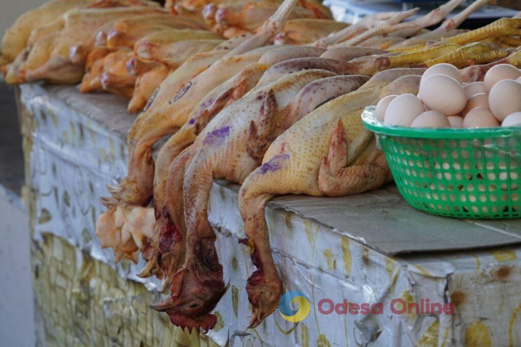 Курица, редиска и хурма: субботние цены на одесском Привозе