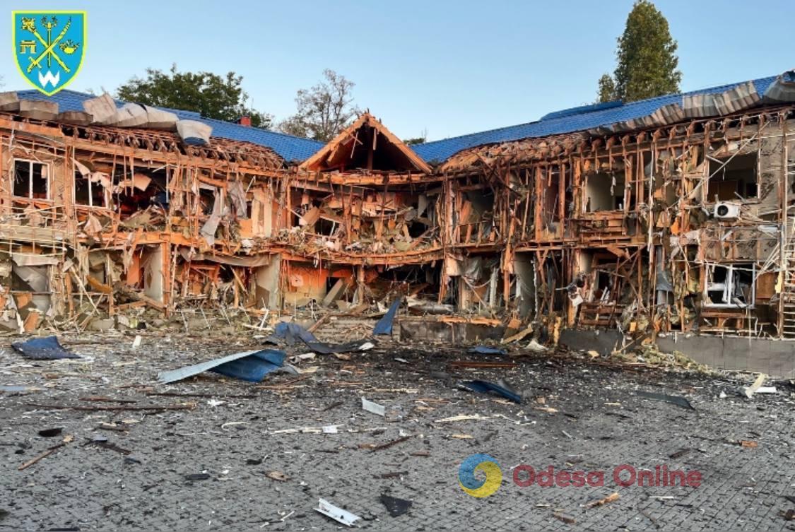 Нічна російська атака: уламки збитого дрона-камікадзе впали на яхт-клуб Одеси (фото)