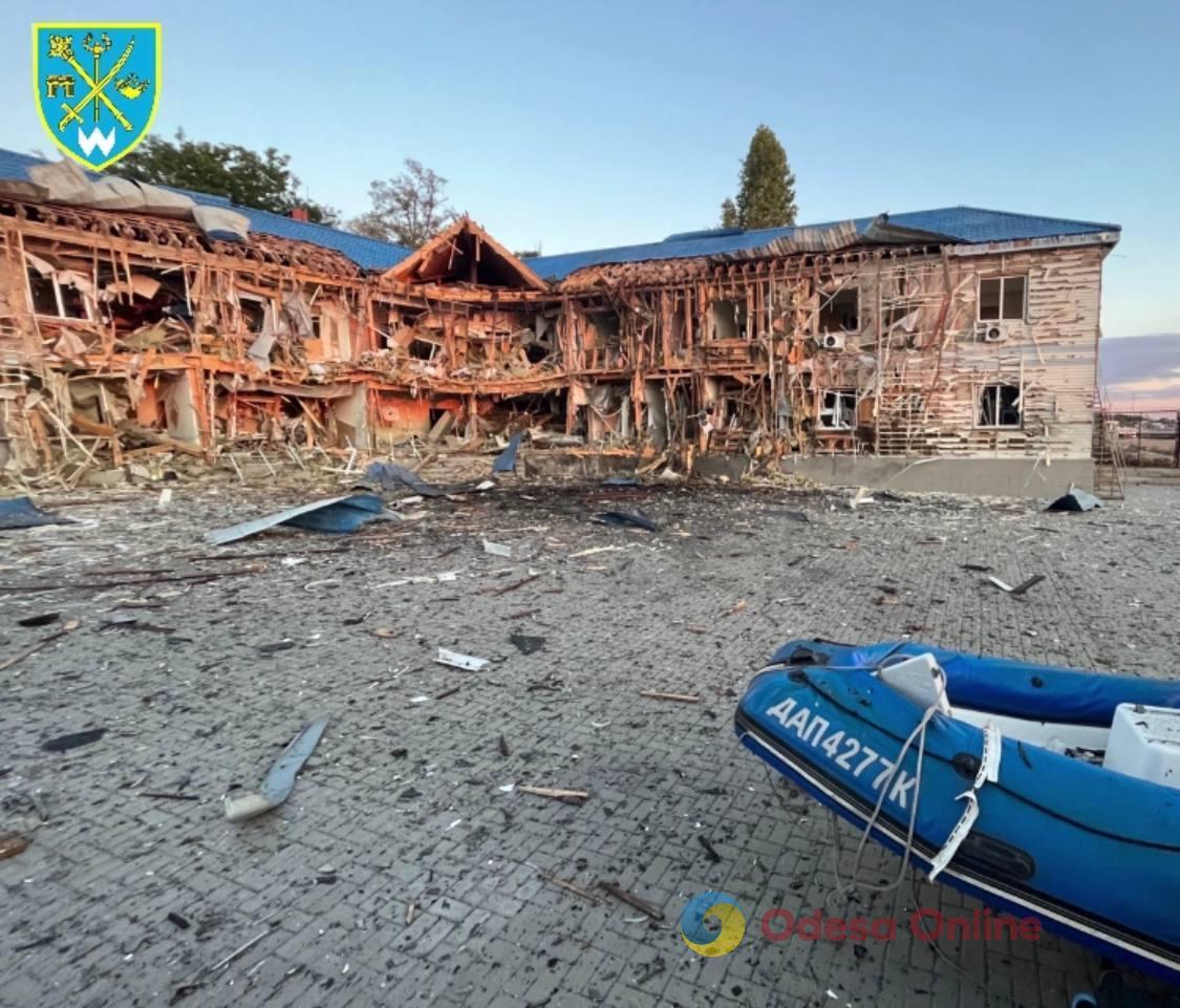 Ночная российская атака: обломки сбитого дрона-камикадзе упали на яхт-клуб Одессы (фото)