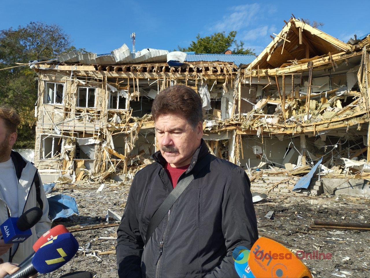 Как выглядит разрушенная обломками «шахеда» одесская школа парусного спорта (фото, видео)
