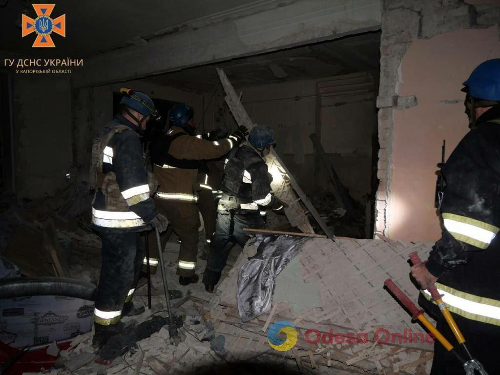 В результате ракетной атаки в Запорожье погибли два человека, еще трое травмированы