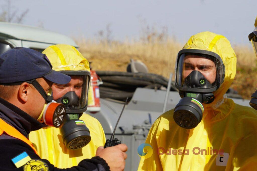 Отруйна спадщина СРСР: на Одещині розпочали ліквідацію сховищ небезпечних хімікатів (фоторепортаж)