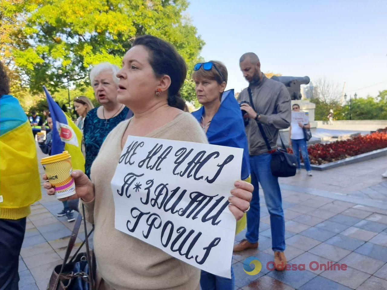 «Деньги на ВСУ»: сотни одесситов снова пикетировали горсовет (фото)